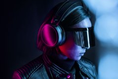 woman-virtual-reality-glasses-smart-technology